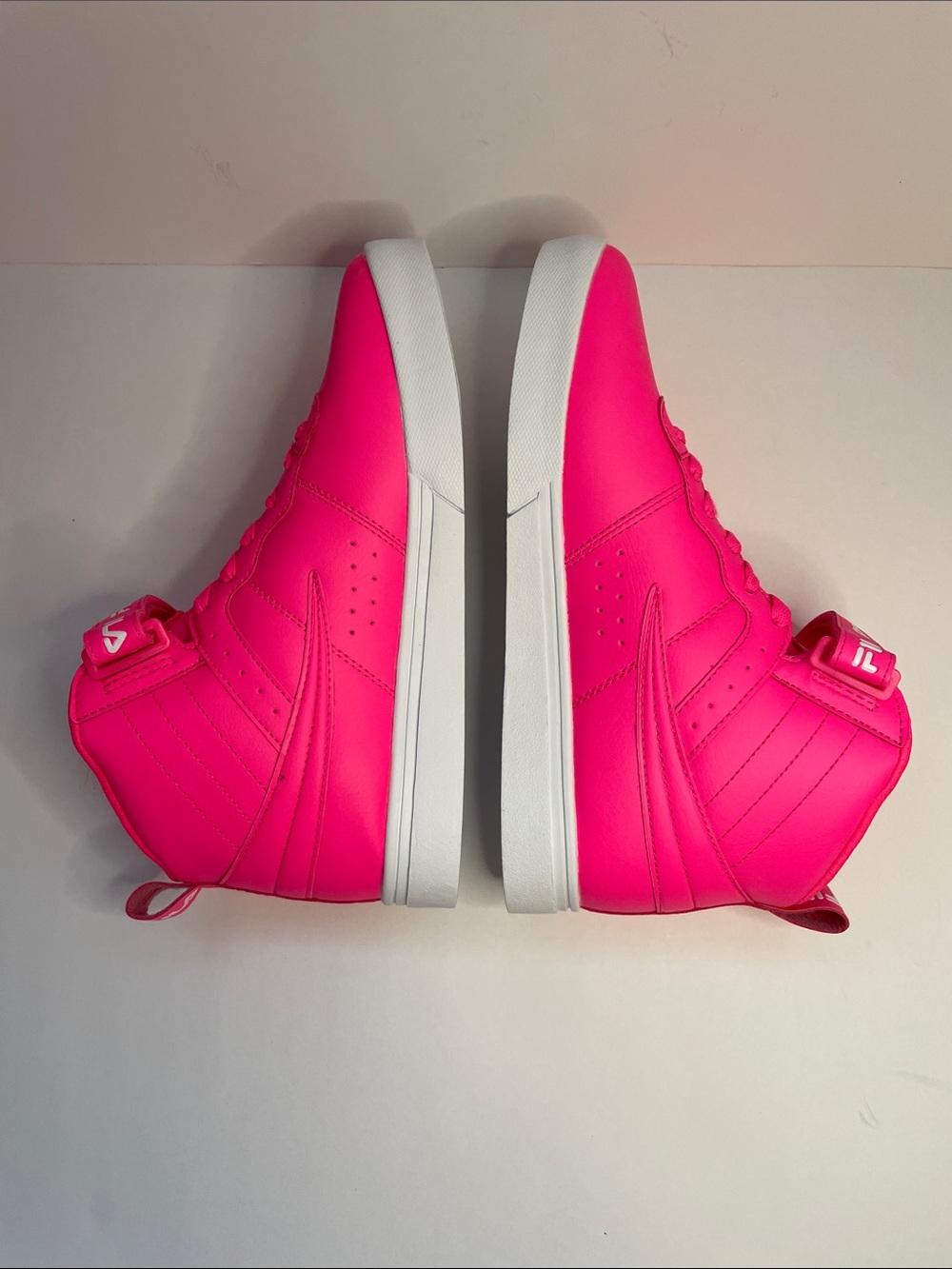 NIB FILA Women’s Hot Pink High-Top Sneakers with Strap.  Size 9. - Picture 3 of 7